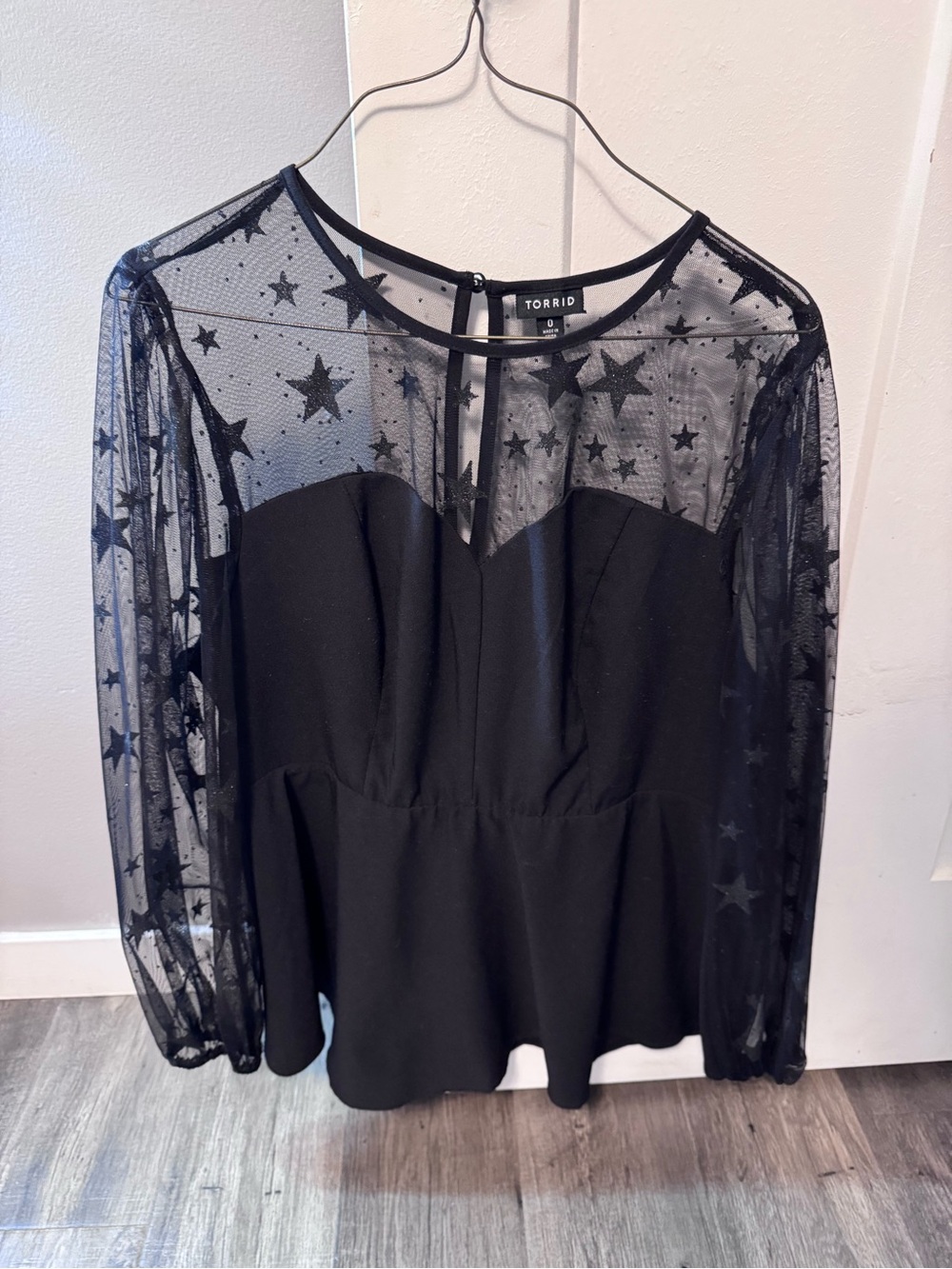 torrid Black Star Mesh Peplum Blouse Fits like an XL